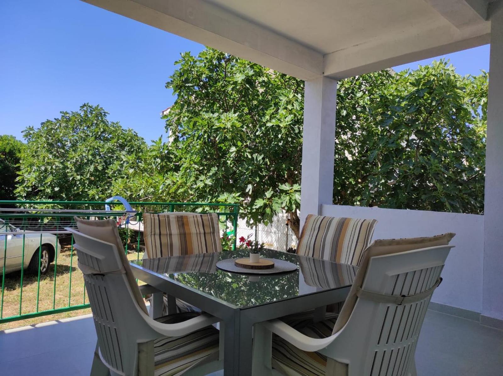 Apartment With Terrace And Garden Pirovac Exterior foto